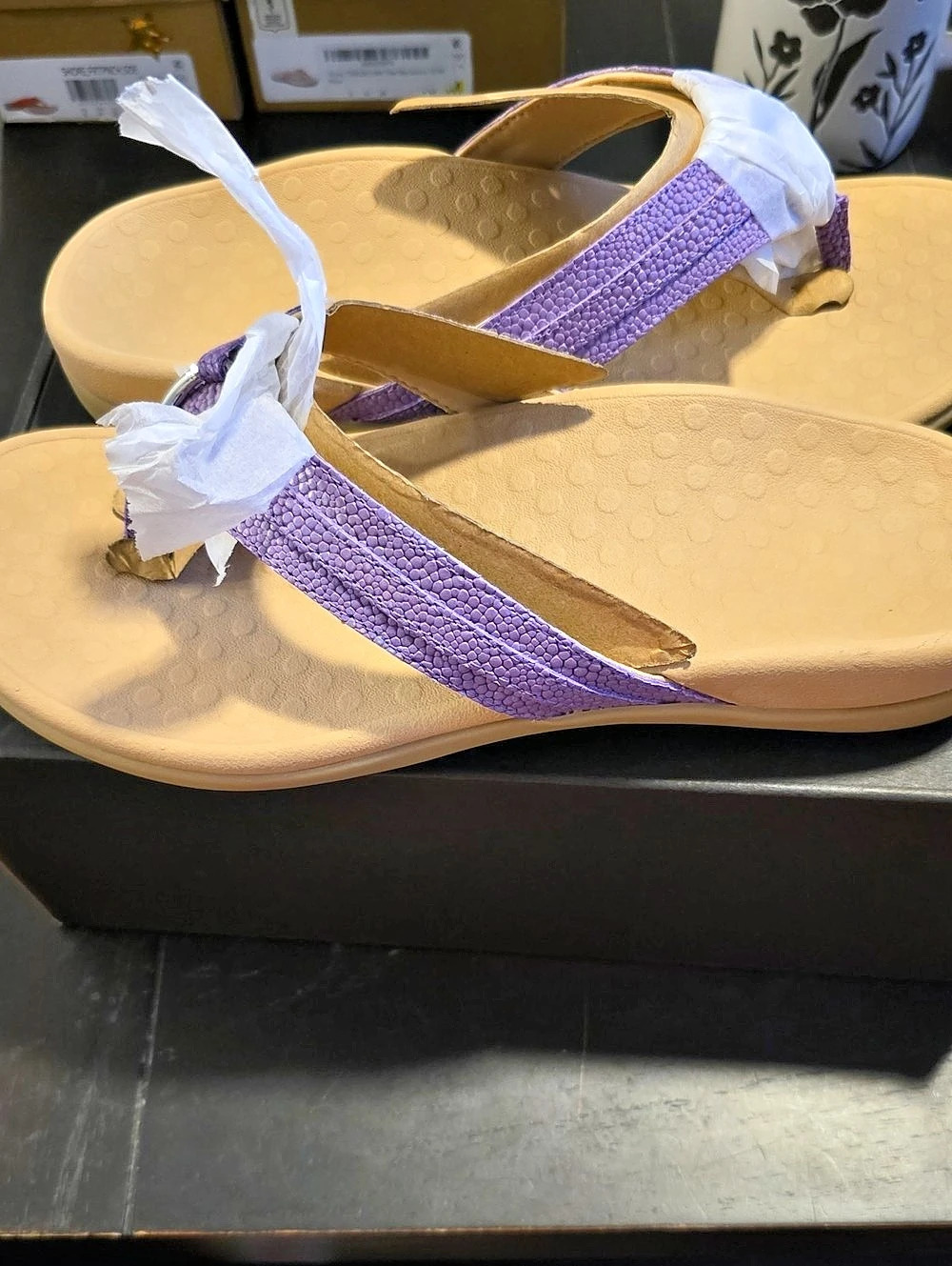 Vionic Rest Aloe Leather Sandals in Purple With Silver Ring NIB